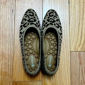 Vivaia leopard print flats